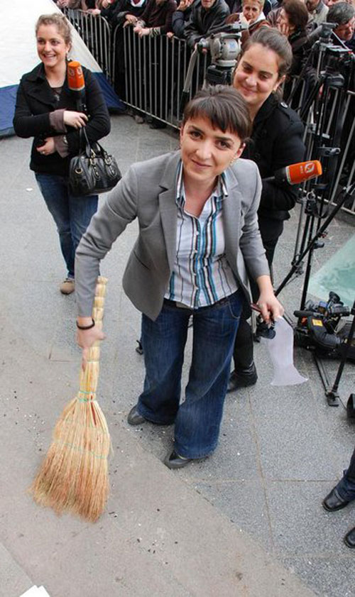 როდის ცხოვრობდა რუსთაველზე კარავში თეონა ცხომელიძე და როგორ აღმოჩნდა ნარკომანების ზონაში Rating